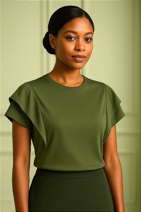 Camiseta Feminina com Babado na Manga de Viscose Cor Verde Militar Tamanho P