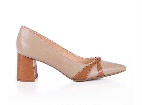 Scarpin salto bloco bicolor nude e caramelo