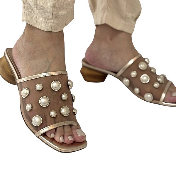 Tamanco metalizado pérolas