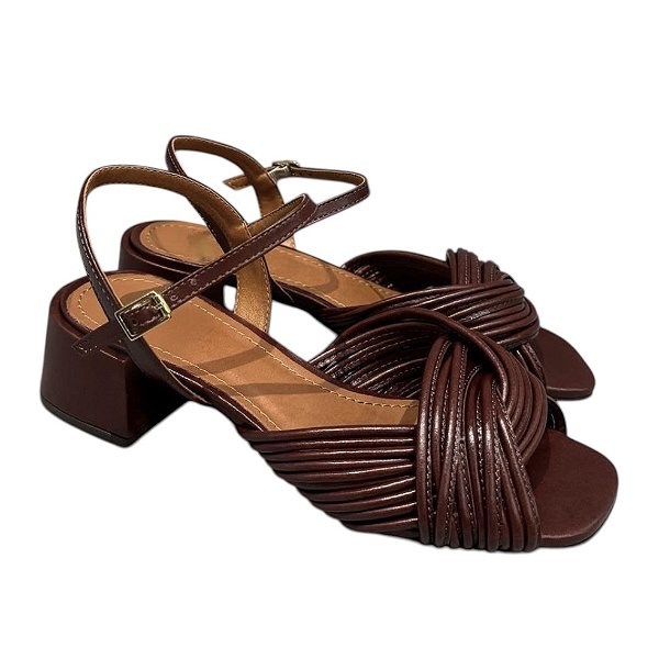 Sandália tiras cherry