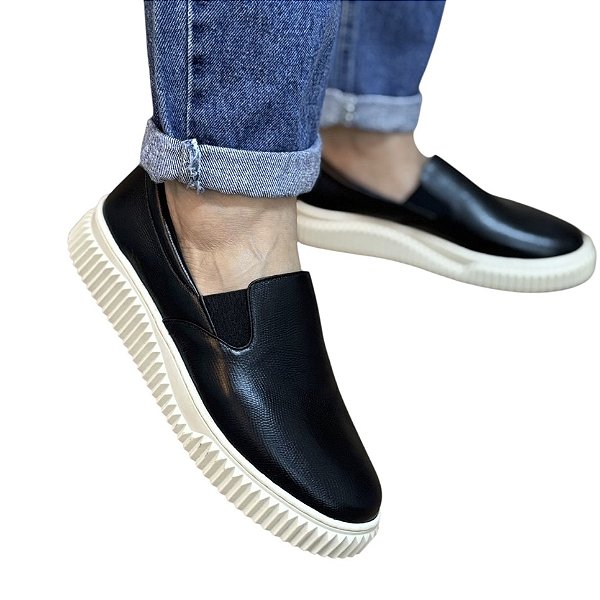 Tênis flat em couro preto