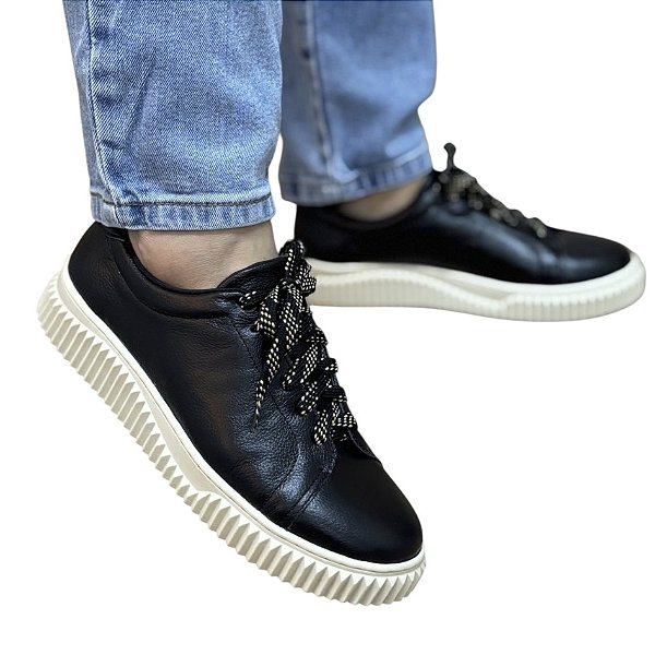 Tênis amarração couro preto