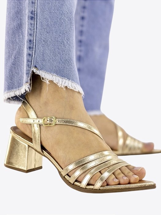 Sandália ouro bico folha tiras