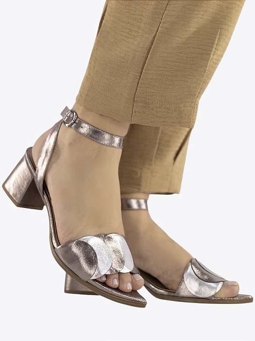 Sandália ônix bolas bico folha