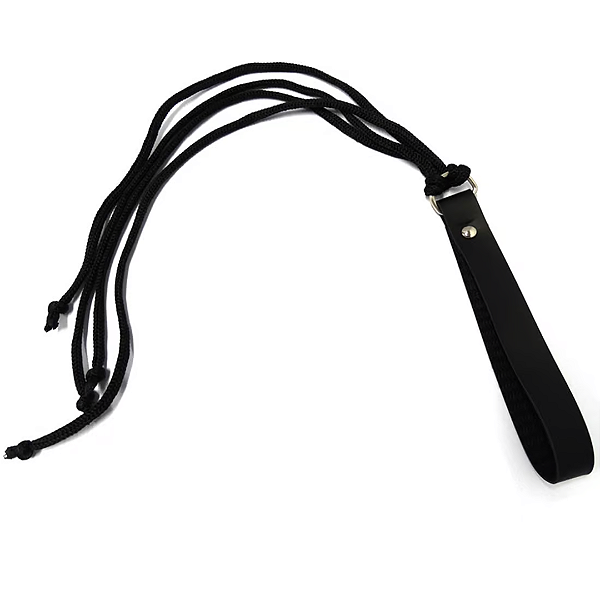 CHICOTE COM 30 CM PRETO 4 TIRAS