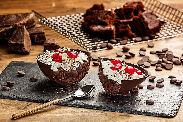 OVO DE COLHER FLORESTA NEGRA