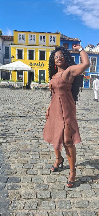 Vestido marrom de alcinha