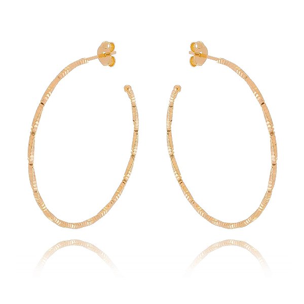 Argola torcida folheada a ouro 18k