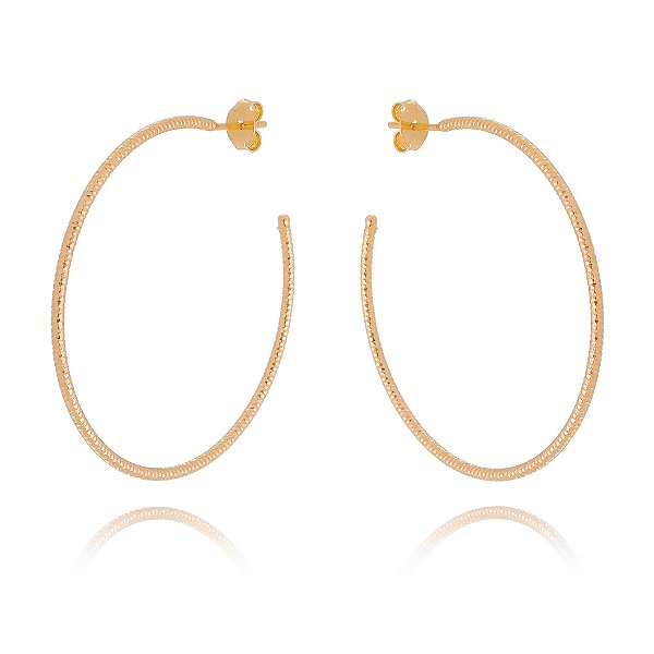 Argola trabalhada folheada a ouro 18k