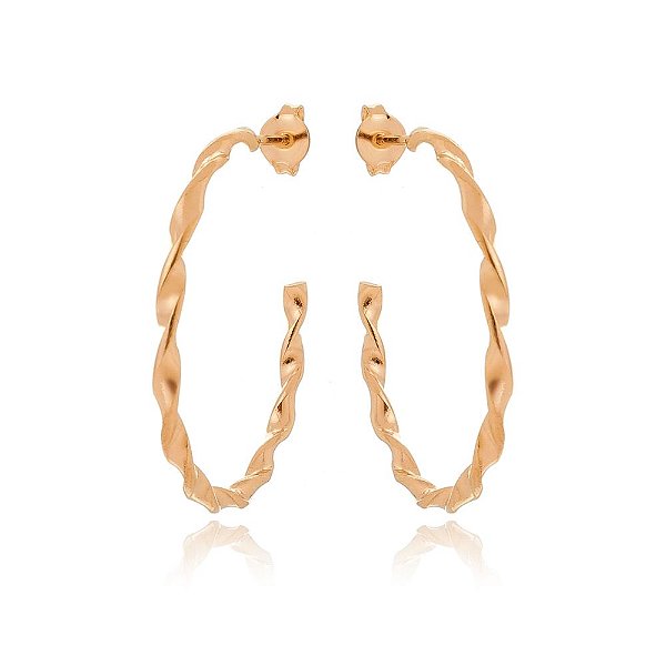 Argola trabalhada folheada a ouro 18k