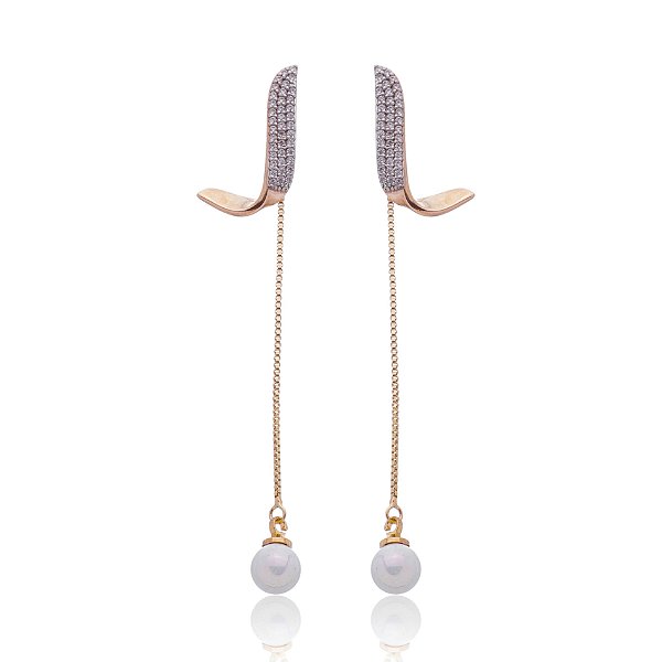 Brinco com zircônias e pérola folheado a ouro 18k