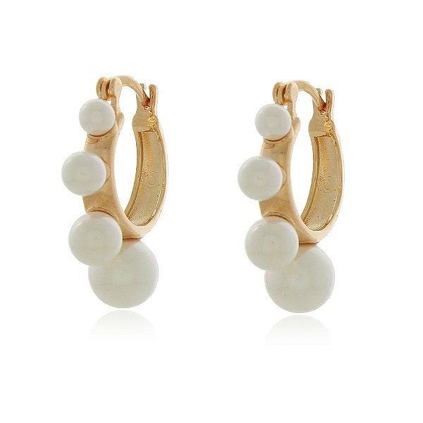 Argola com pérolas sintéticas folheada a ouro 18k