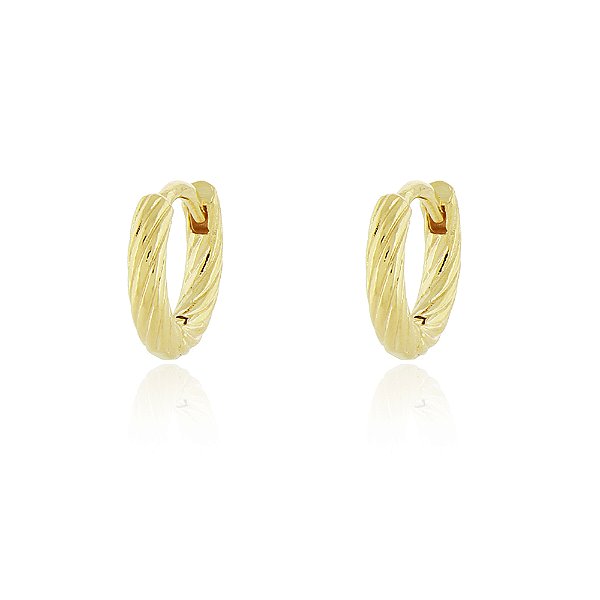 Argola pequena texturizada folheada a ouro 18k