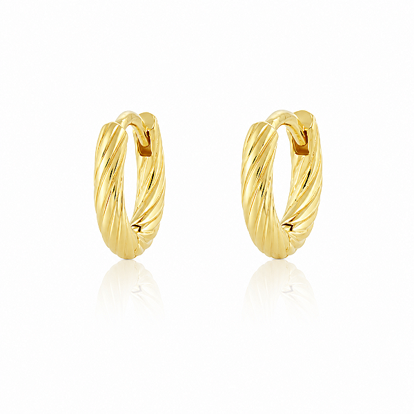 Argola pequena texturizada folheada a ouro 18k