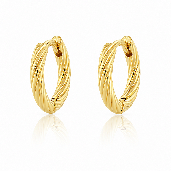 Argola média texturizada folheada a ouro 18k