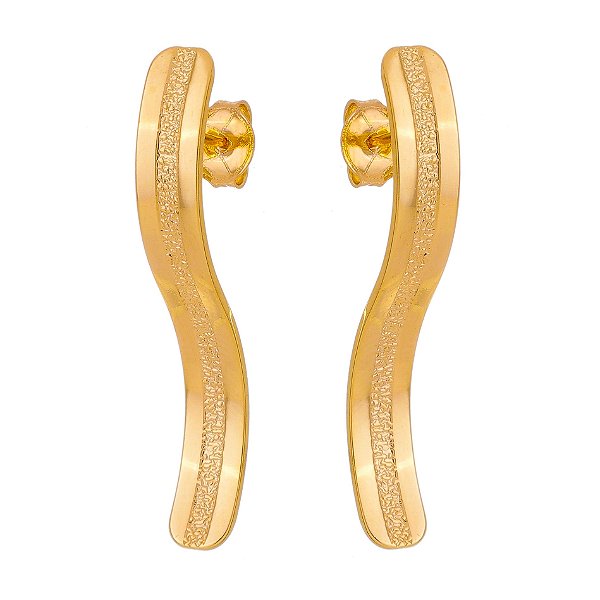 Brinco médio com frizo folheado a ouro 18k