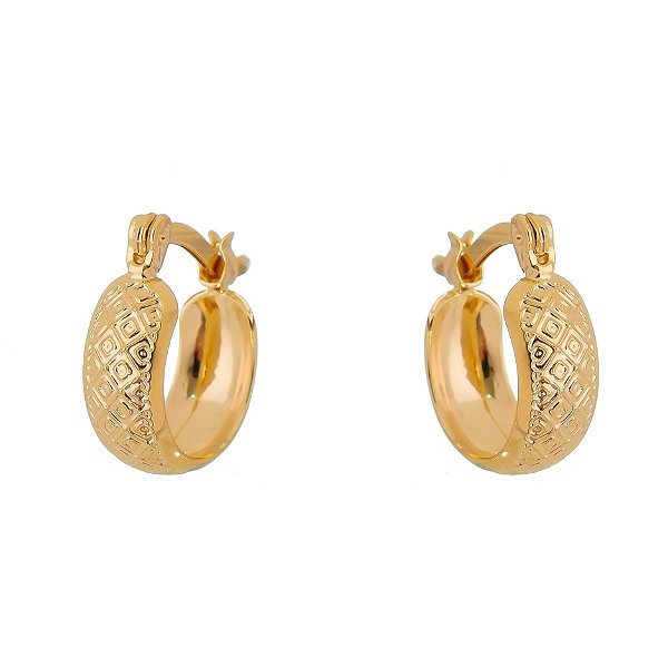 Argola pequena trabalhada folheada a ouro 18k