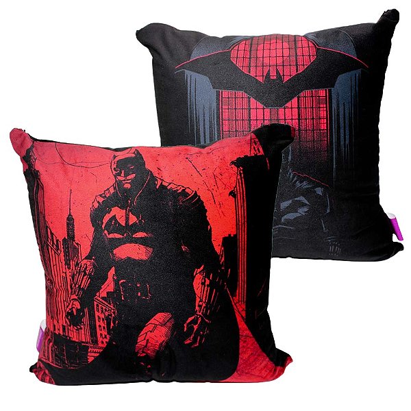 Almofada Batman Aveludada Quadrada Vermelha E Preta 40x40cm Fibra Oficial DC