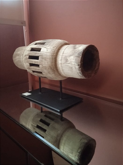 Escultura Em Madeira Natural 22x60x15cm