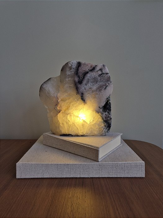Luminária Em Pedra Geodado Quartzo Cristal Ametista Rosa Cálcio Branco 23cm