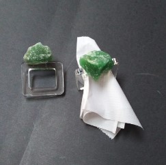 ANEL PARA GUARDANAPO EM QUARTZO VERDE