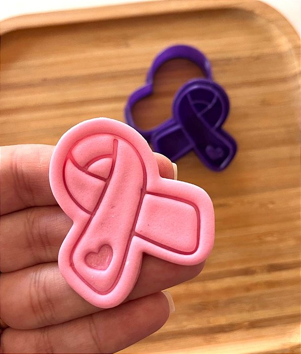 Cortador de biscoito com carimbo Outubro Rosa com coração