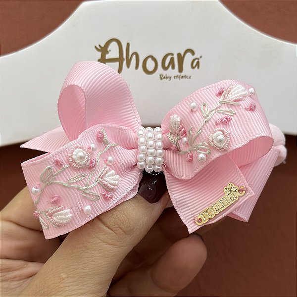 Faixa de Cabelo Infantil com Laço de Gorgurão Média Bordado Poemas das Flores Rosa Roana