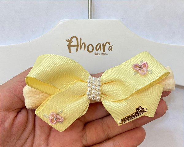 Faixa de Cabelo Infantil Média Rococó e Pérolas Amarela Roana