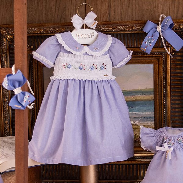 Vestido Infantil com Peito Bordado Contos em Tons Azuis Roana