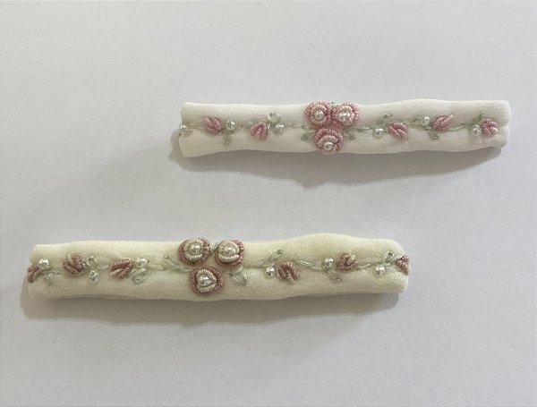 Faixa de Meia De Seda Florzinhas Bordadas a Mao Pequena Roana