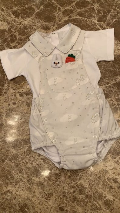 Jardineira Infantil Menino Com Body Páscoa Cinza Roana