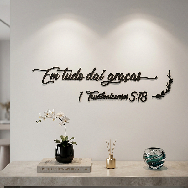 Escultura de Parede em MDF – Frase de Parede Religiosa em Lettering | 1 Tessalonicenses 5:18 - Em Tudo Dai Graças