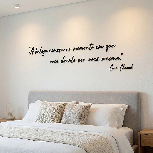 Escultura de Parede em MDF - Frase de Parede em Lettering | "A beleza começa no momento em que você decide ser você mesma." - Coco Chanel