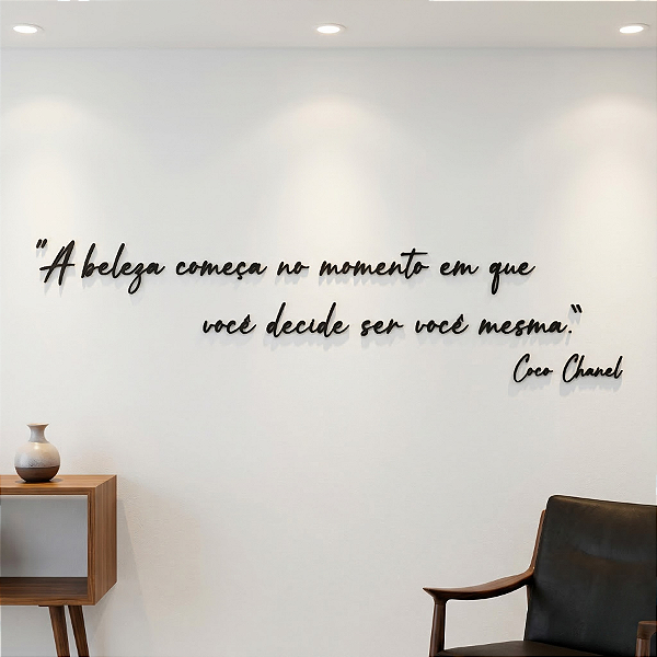 Escultura de Parede em MDF - Frase de Parede em Lettering | "A beleza começa no momento em que você decide ser você mesma." - Coco Chanel