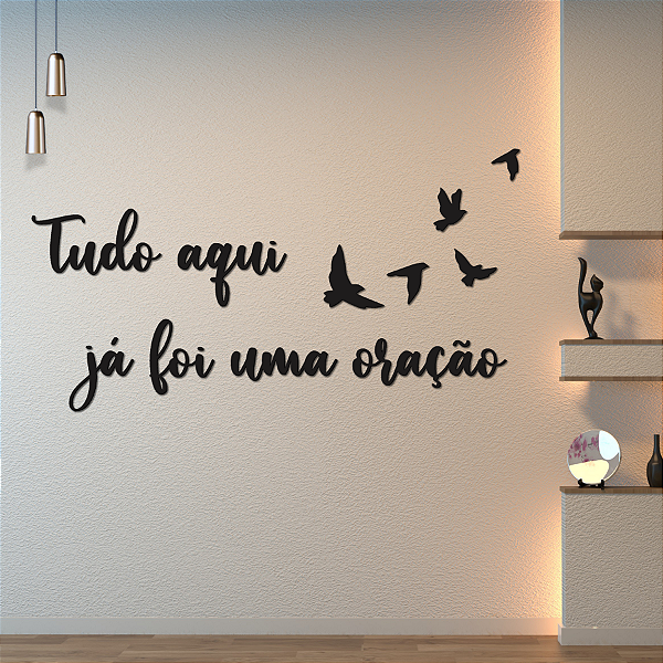 Tudo aqui já foi uma oração - Frase Lettering de Parede em MDF Premium