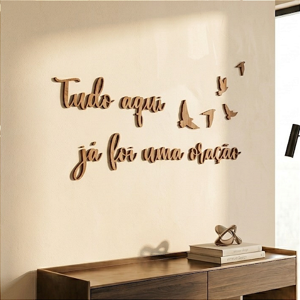 Tudo aqui já foi uma oração - Frase Lettering de Parede em MDF Premium