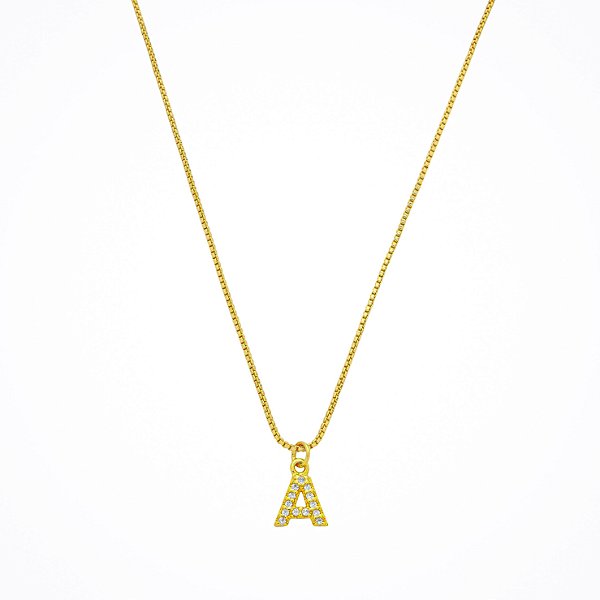 Colar Letra Cravejado Dourado