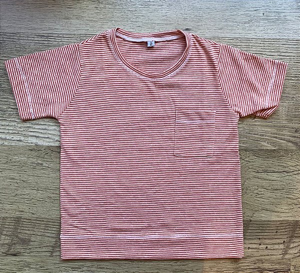 Camiseta com bolso - Vermelha a e Branca