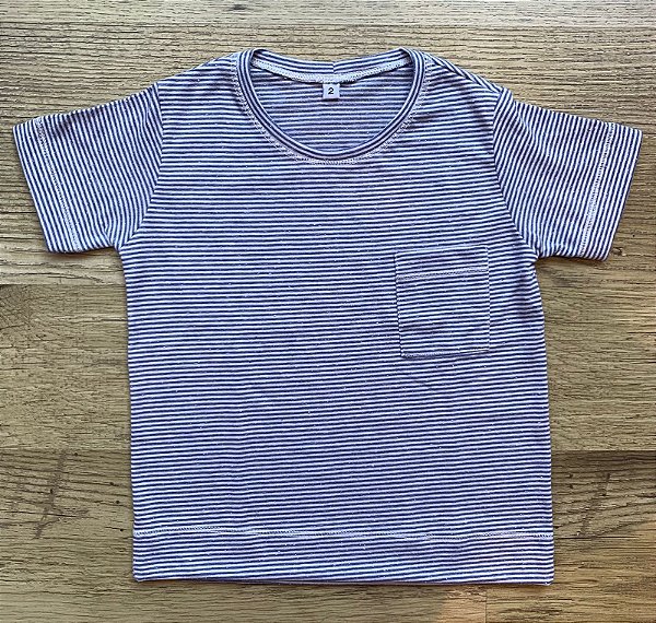 Camiseta com bolso - Azul e Branca