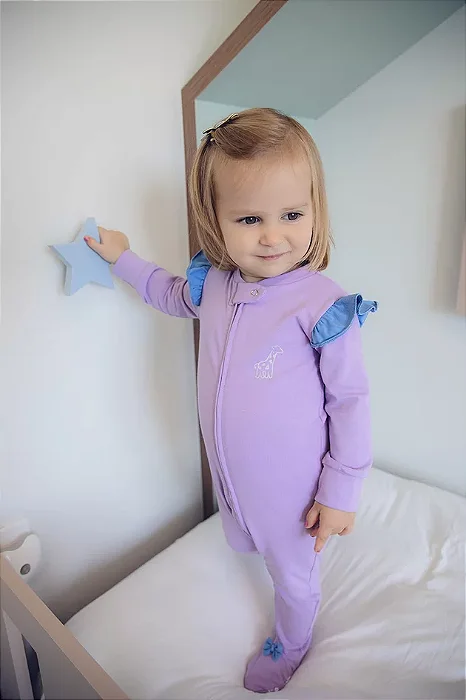 Macacão Ziper e Pezinho Lavanda com Babado e laço Azul Jeans