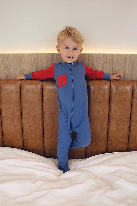 Macacão Ziper e Pezinho Azul Jeans com Detalhes Vermelhos