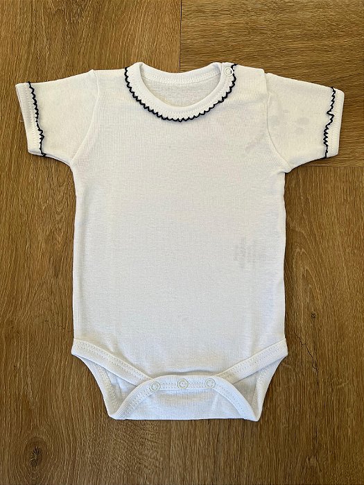 Body Manga Curta Branco Gola Picueta Azul