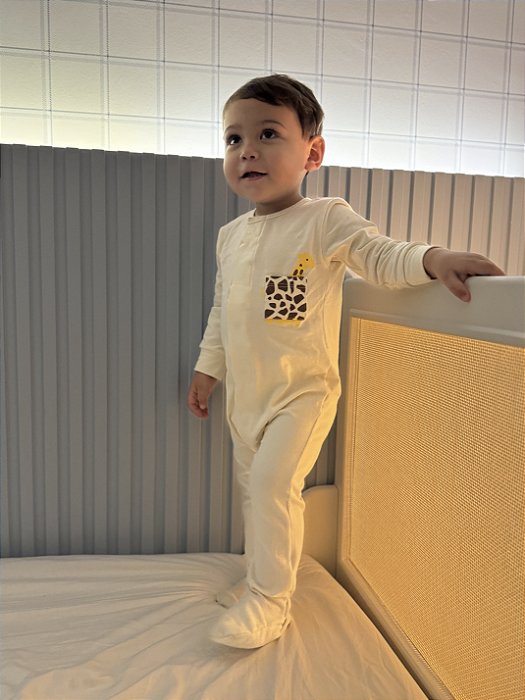 Macacão Magnetico Colab Totalbaby - Off White com Marrom