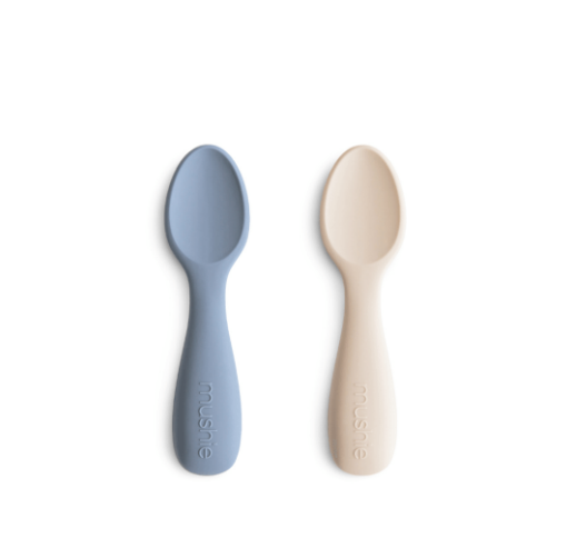 Kit com Duas Colheres para Introdução Alimentar de Silicone Azul e Ariea Mushie