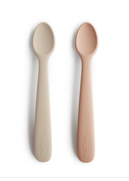 Kit com Duas Colheres de Silicone Rosa e Areia Mushie