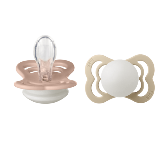 Kit com Duas Chupetas Brilham no Escuro Rosa Bebê e Baunilha Tam 1 Bibs