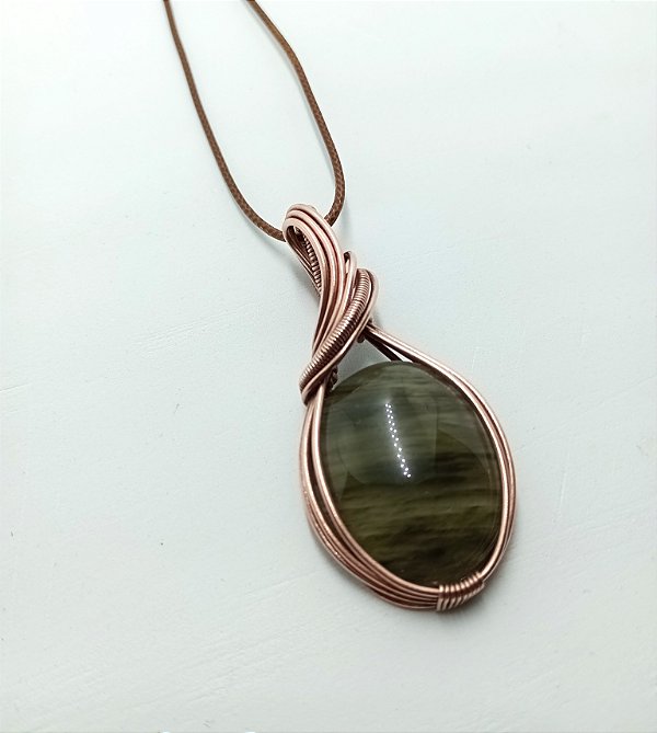 Colar com pingente de Aragonita Verde