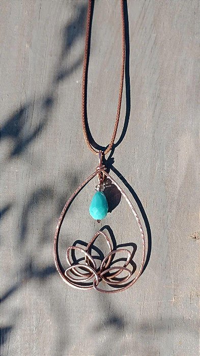 Colar com pingente artesanal flor de Lótus