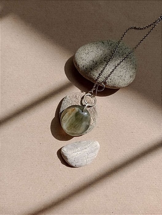 Colar com pedra Aragonita Verde e Fecho Frontal