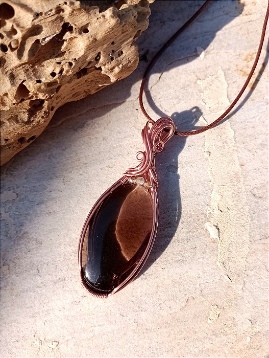 Colar com pingente oval de pedra Quartzo Fumê